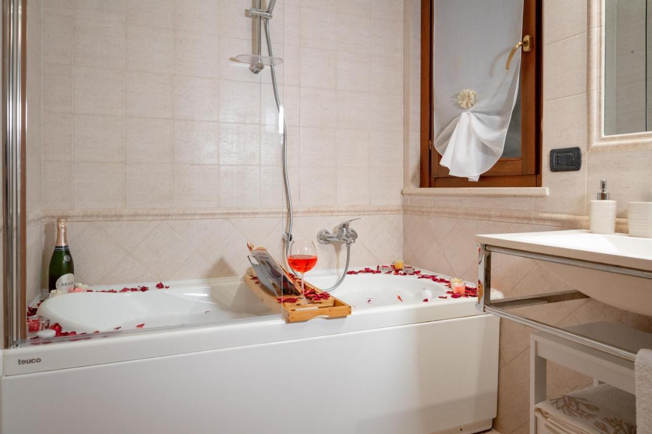 Suite Leonardo Relax Фьюмичино Экстерьер фото