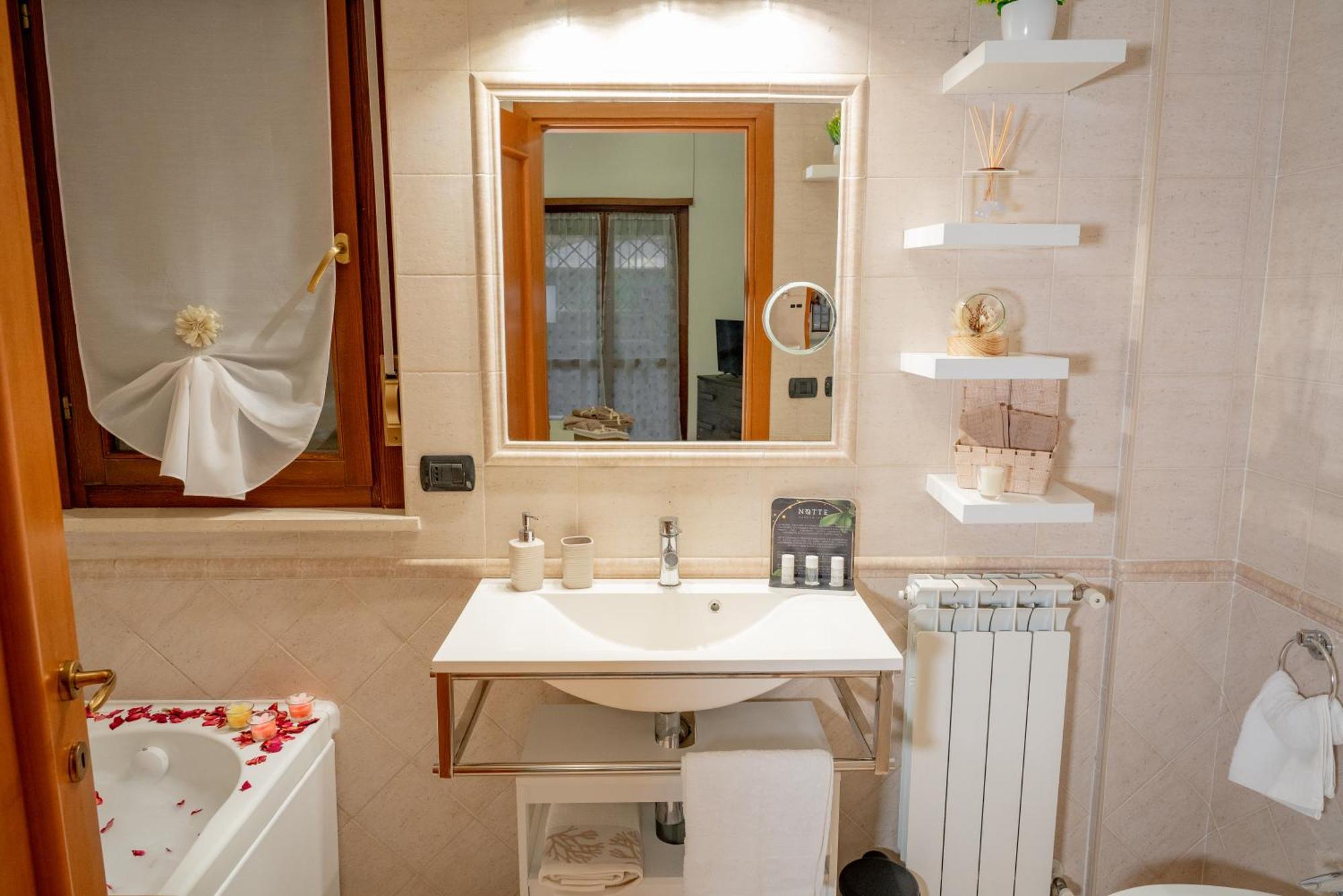 Suite Leonardo Relax Фьюмичино Экстерьер фото